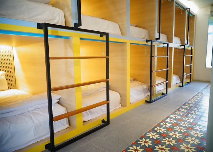 Borough Capsule Bali Hostel Legian