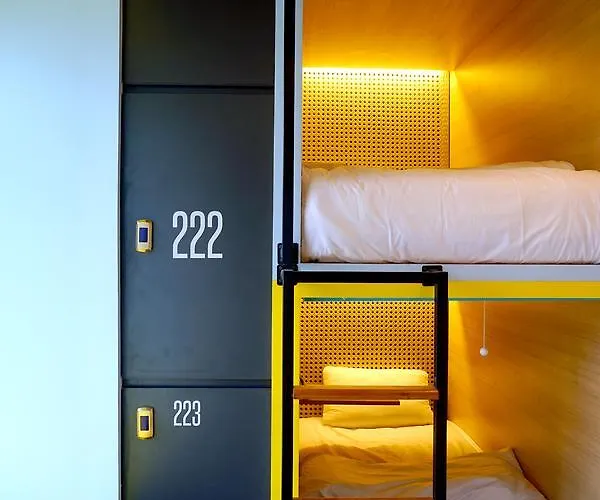 Hostel Borough Capsule Bali *
