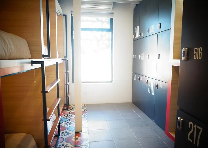 Borough Capsule Bali Hostel *