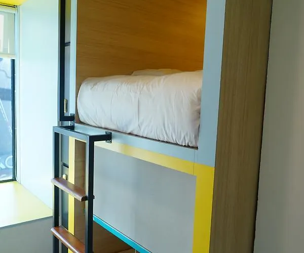 Borough Capsule Bali Hostel